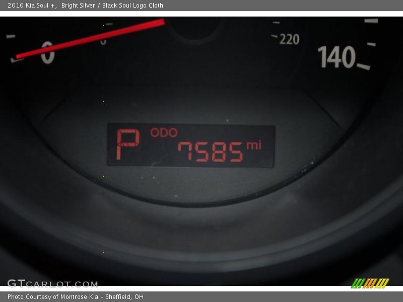 Bright Silver / Black Soul Logo Cloth 2010 Kia Soul +