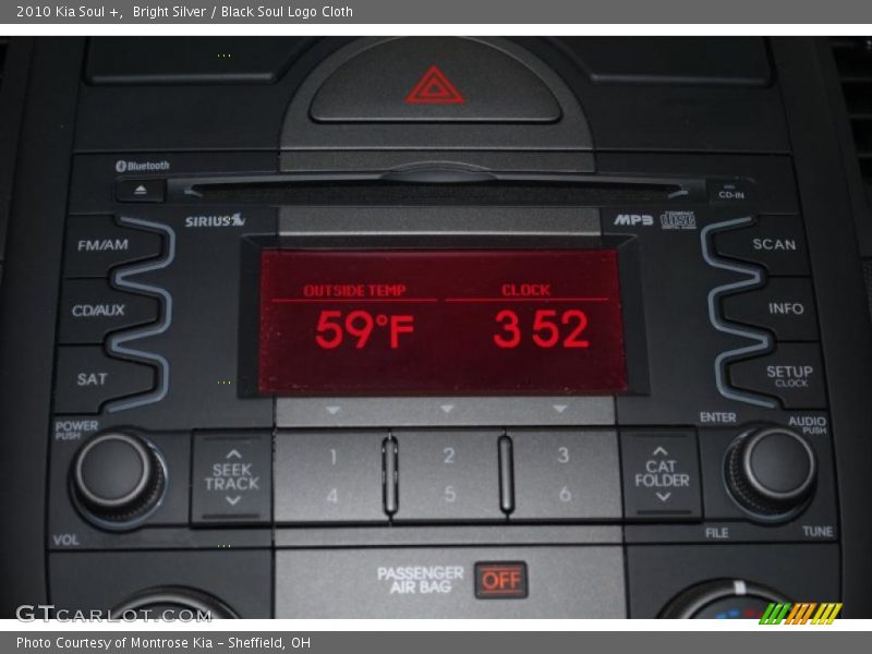 Bright Silver / Black Soul Logo Cloth 2010 Kia Soul +