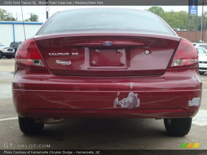 Merlot Pearl Clearcoat / Medium/Dark Flint 2005 Ford Taurus SE