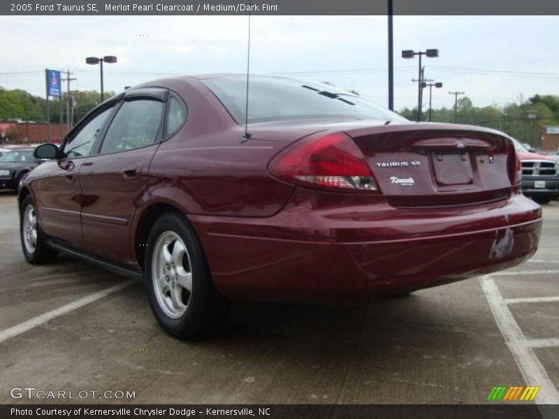 Merlot Pearl Clearcoat / Medium/Dark Flint 2005 Ford Taurus SE