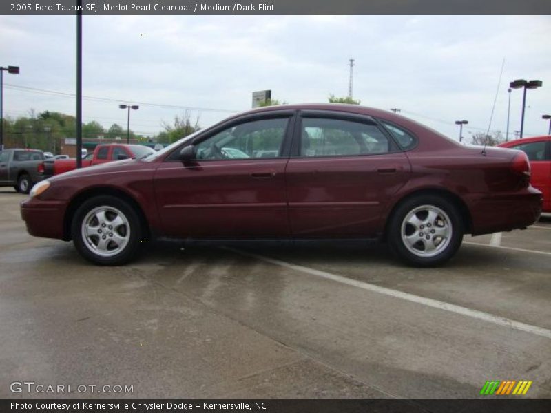 Merlot Pearl Clearcoat / Medium/Dark Flint 2005 Ford Taurus SE