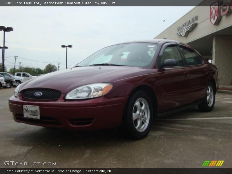 Merlot Pearl Clearcoat / Medium/Dark Flint 2005 Ford Taurus SE