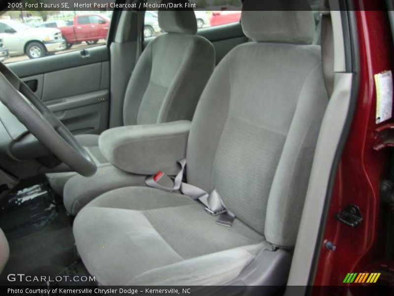 Merlot Pearl Clearcoat / Medium/Dark Flint 2005 Ford Taurus SE