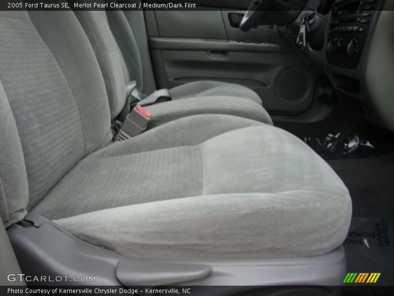 Merlot Pearl Clearcoat / Medium/Dark Flint 2005 Ford Taurus SE