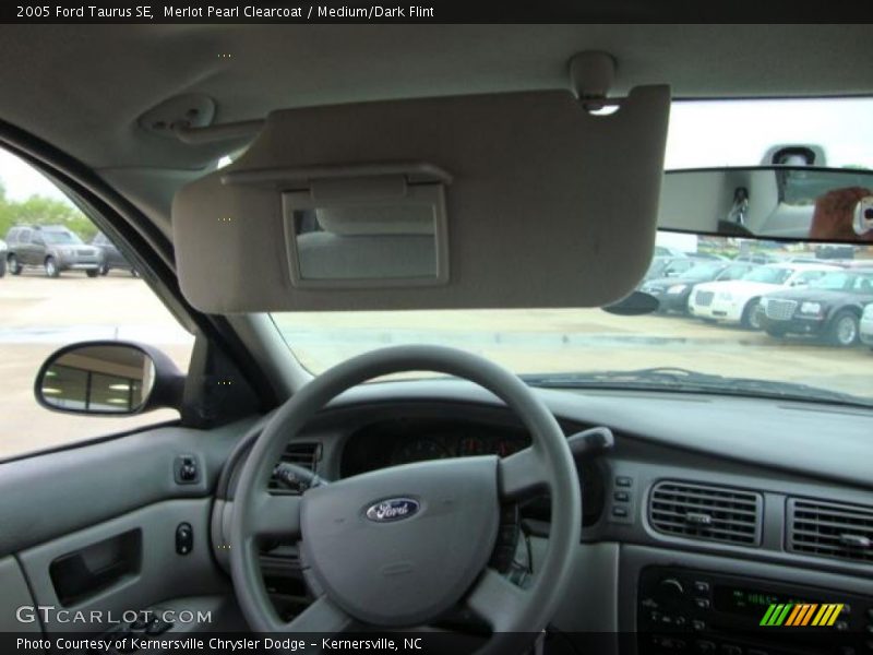 Merlot Pearl Clearcoat / Medium/Dark Flint 2005 Ford Taurus SE