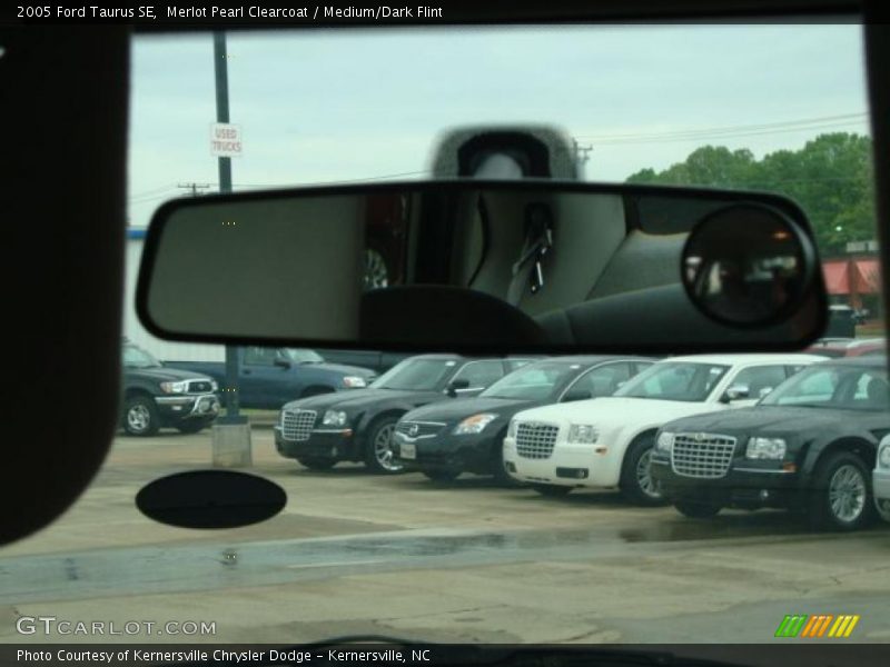 Merlot Pearl Clearcoat / Medium/Dark Flint 2005 Ford Taurus SE