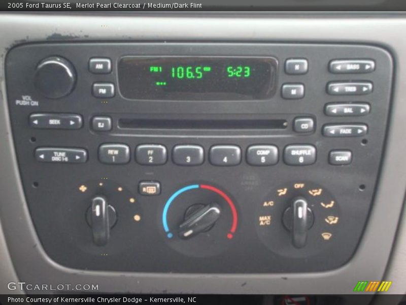 Merlot Pearl Clearcoat / Medium/Dark Flint 2005 Ford Taurus SE