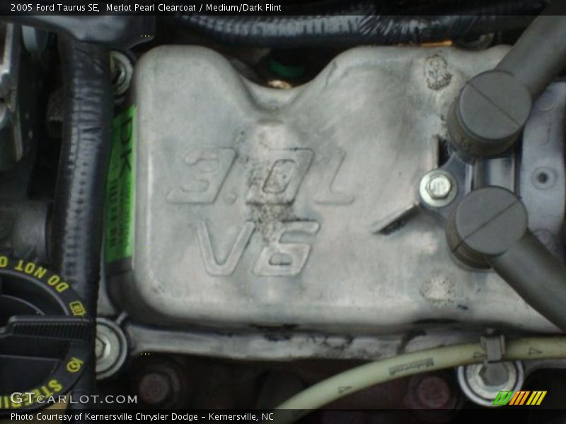 Merlot Pearl Clearcoat / Medium/Dark Flint 2005 Ford Taurus SE