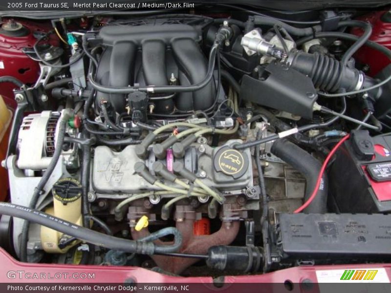 Merlot Pearl Clearcoat / Medium/Dark Flint 2005 Ford Taurus SE