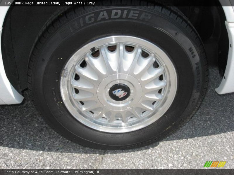 Bright White / Gray 1995 Buick Regal Limited Sedan
