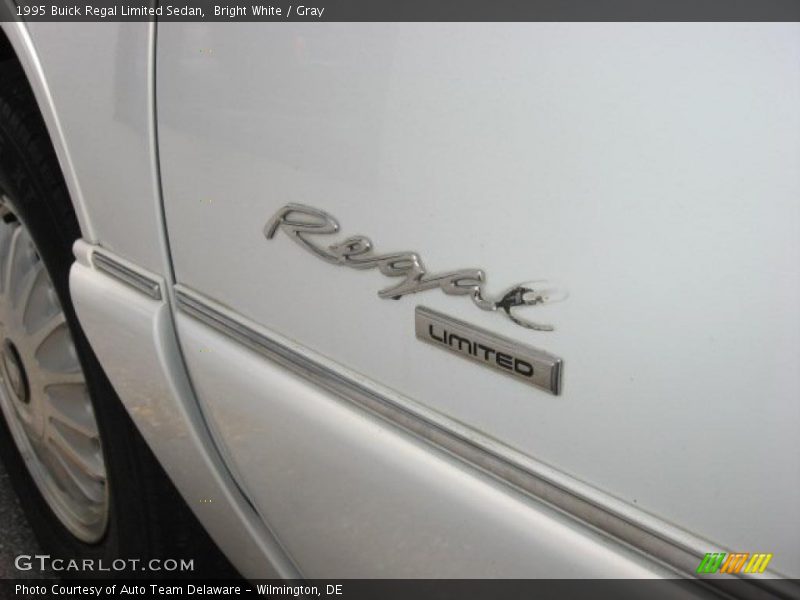 Bright White / Gray 1995 Buick Regal Limited Sedan