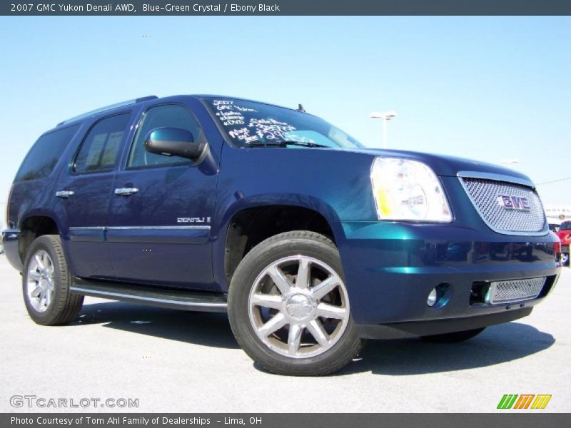 Front 3/4 View of 2007 Yukon Denali AWD