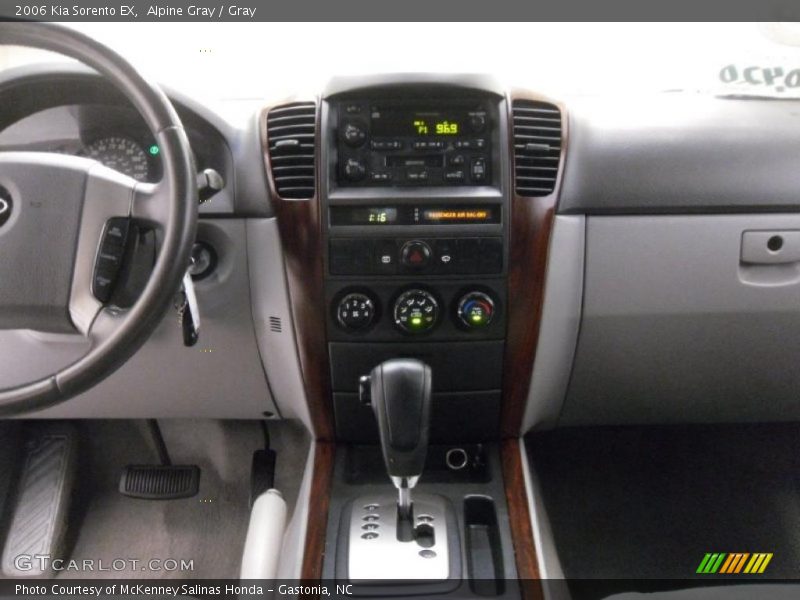Alpine Gray / Gray 2006 Kia Sorento EX