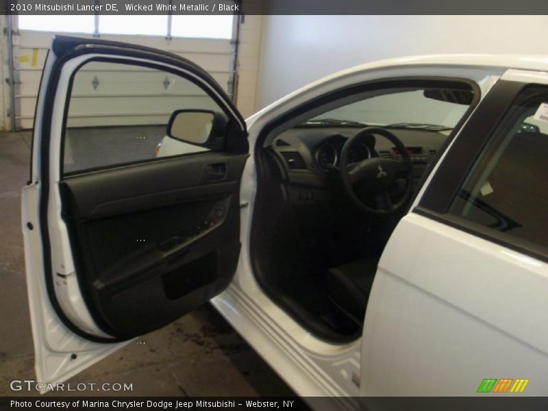 Wicked White Metallic / Black 2010 Mitsubishi Lancer DE