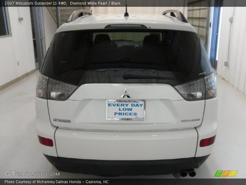 Diamond White Pearl / Black 2007 Mitsubishi Outlander LS 4WD