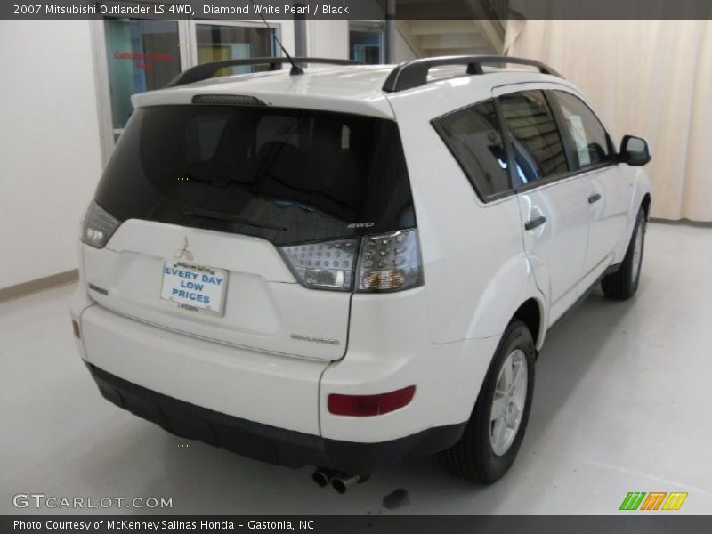 Diamond White Pearl / Black 2007 Mitsubishi Outlander LS 4WD