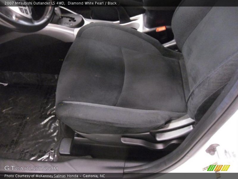 Diamond White Pearl / Black 2007 Mitsubishi Outlander LS 4WD