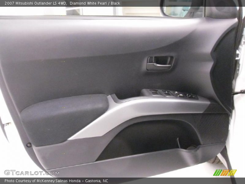 Diamond White Pearl / Black 2007 Mitsubishi Outlander LS 4WD