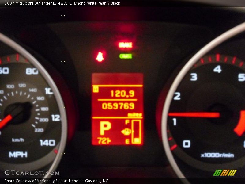 Diamond White Pearl / Black 2007 Mitsubishi Outlander LS 4WD