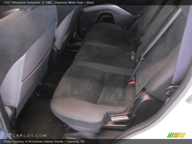 Diamond White Pearl / Black 2007 Mitsubishi Outlander LS 4WD