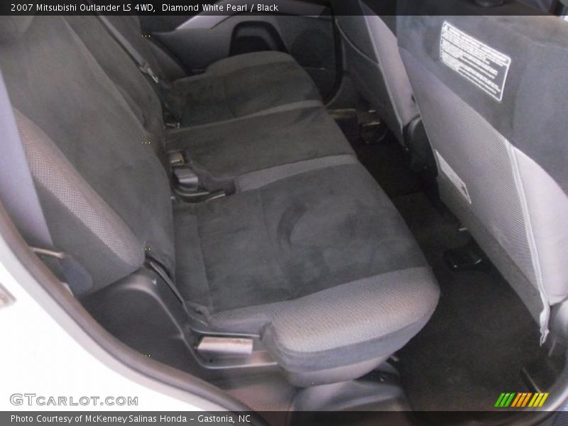 Diamond White Pearl / Black 2007 Mitsubishi Outlander LS 4WD