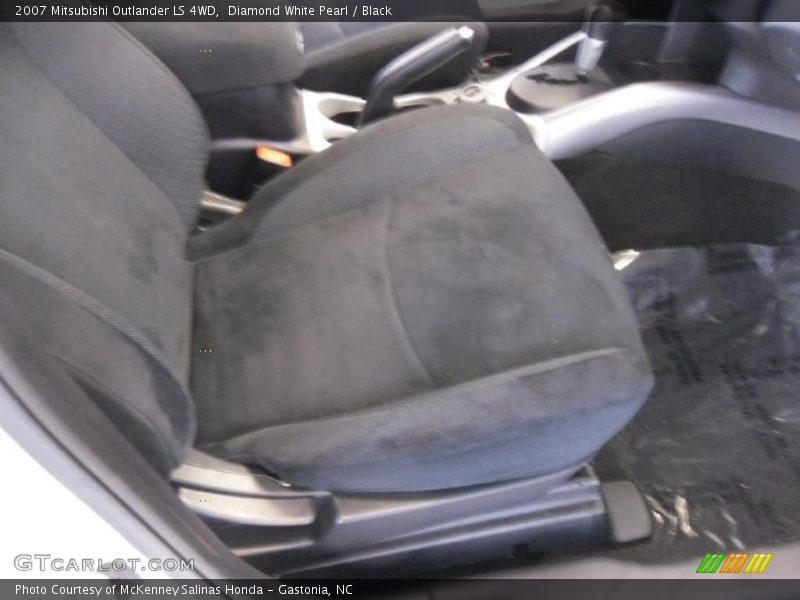 Diamond White Pearl / Black 2007 Mitsubishi Outlander LS 4WD
