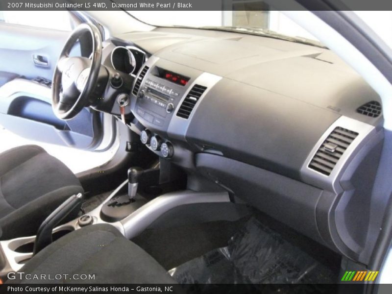 Diamond White Pearl / Black 2007 Mitsubishi Outlander LS 4WD