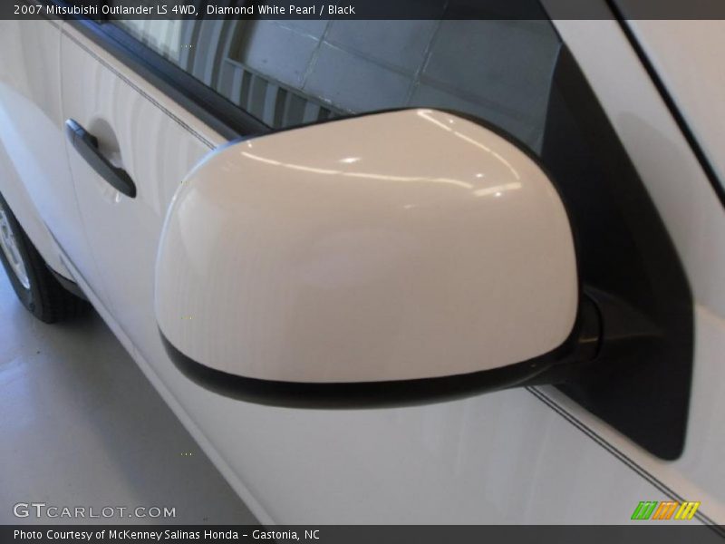 Diamond White Pearl / Black 2007 Mitsubishi Outlander LS 4WD