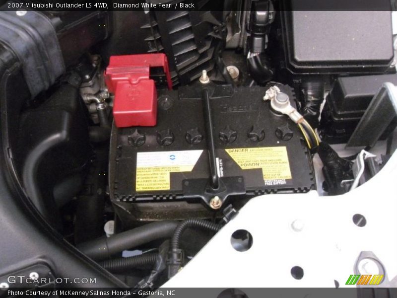 Diamond White Pearl / Black 2007 Mitsubishi Outlander LS 4WD