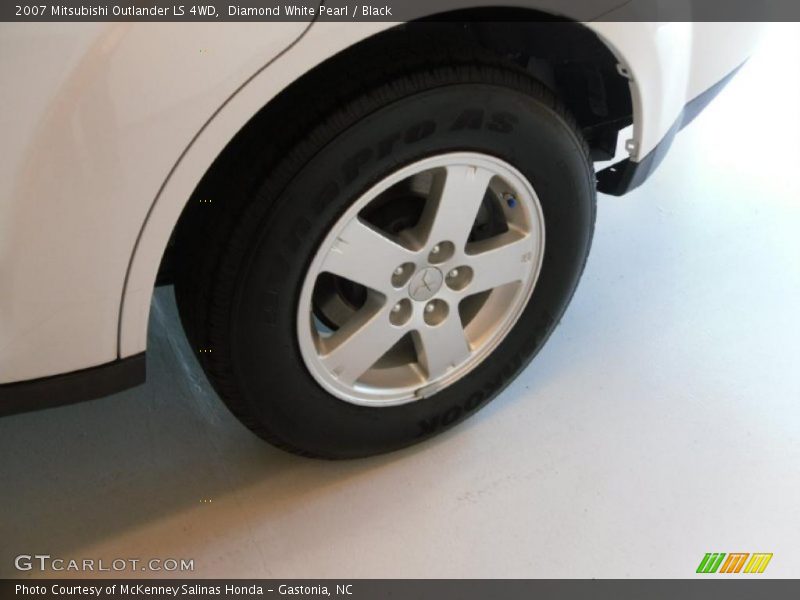 Diamond White Pearl / Black 2007 Mitsubishi Outlander LS 4WD