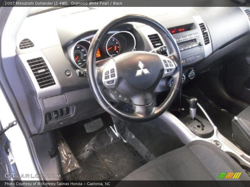 Diamond White Pearl / Black 2007 Mitsubishi Outlander LS 4WD