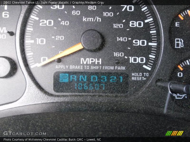 Light Pewter Metallic / Graphite/Medium Gray 2002 Chevrolet Tahoe LS