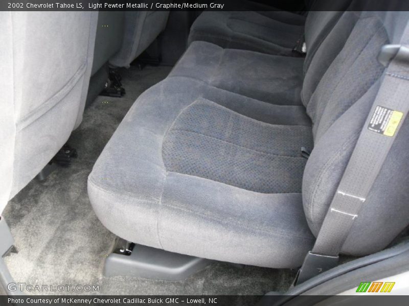 Light Pewter Metallic / Graphite/Medium Gray 2002 Chevrolet Tahoe LS