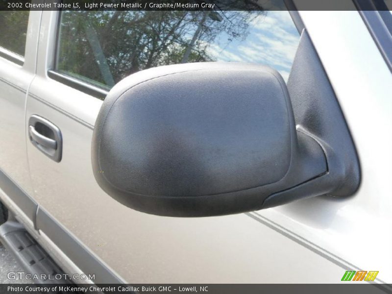 Light Pewter Metallic / Graphite/Medium Gray 2002 Chevrolet Tahoe LS