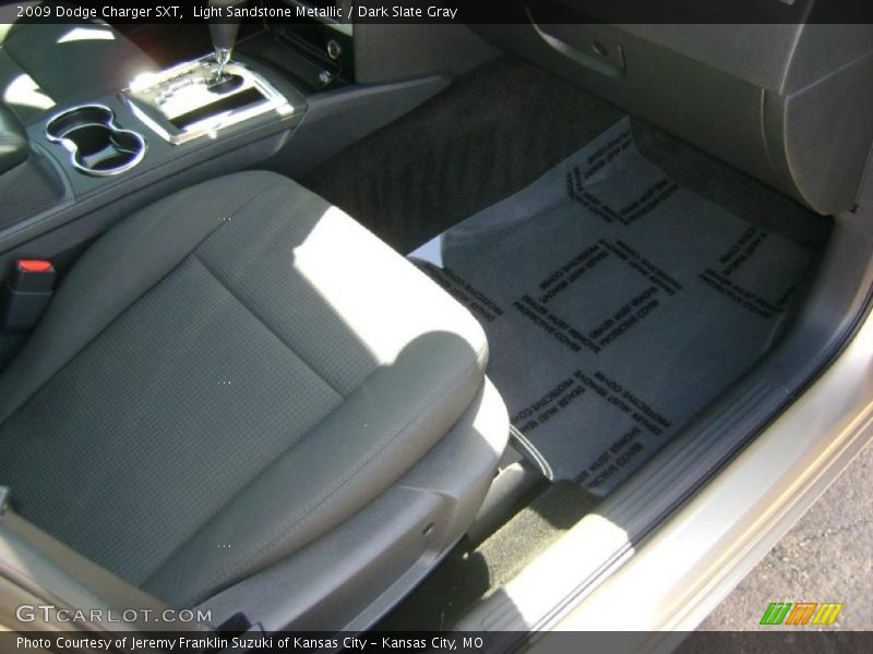 Light Sandstone Metallic / Dark Slate Gray 2009 Dodge Charger SXT