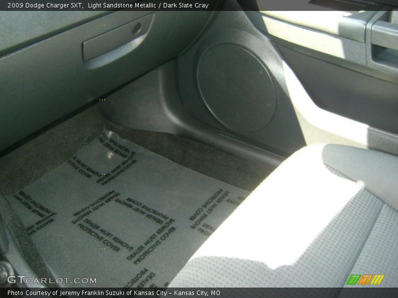 Light Sandstone Metallic / Dark Slate Gray 2009 Dodge Charger SXT