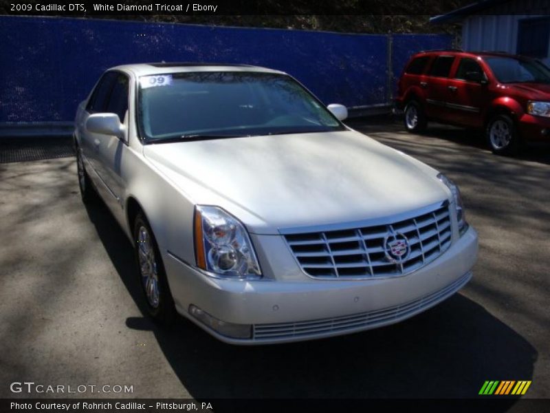 White Diamond Tricoat / Ebony 2009 Cadillac DTS