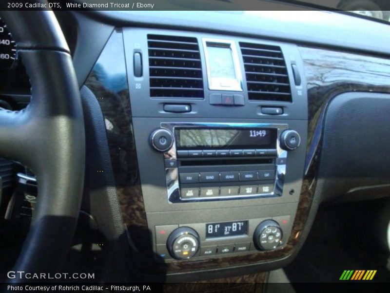 White Diamond Tricoat / Ebony 2009 Cadillac DTS