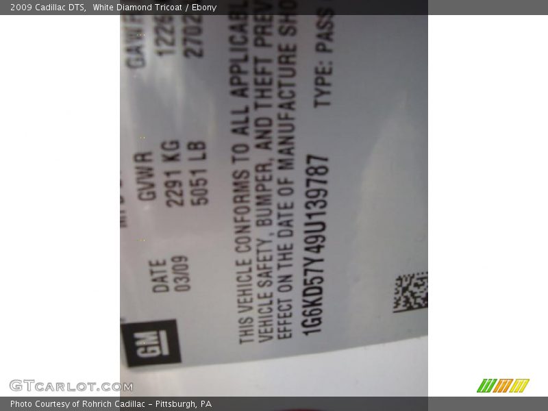 White Diamond Tricoat / Ebony 2009 Cadillac DTS
