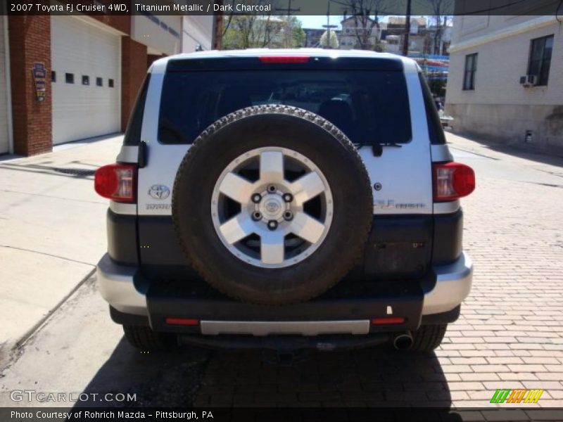 Titanium Metallic / Dark Charcoal 2007 Toyota FJ Cruiser 4WD