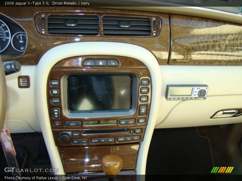 Zircon Metallic / Ivory 2006 Jaguar X-Type 3.0