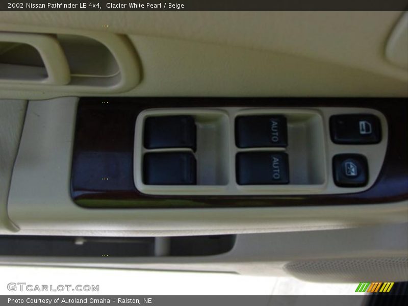 Glacier White Pearl / Beige 2002 Nissan Pathfinder LE 4x4