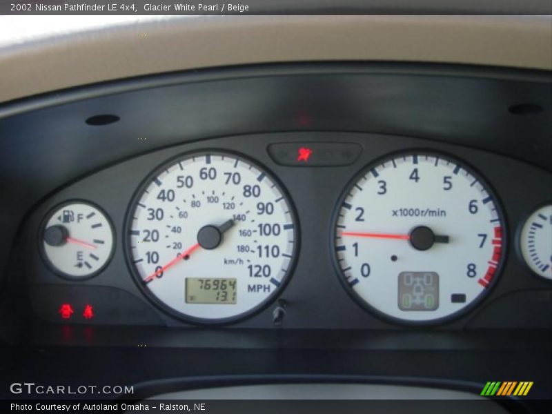 Glacier White Pearl / Beige 2002 Nissan Pathfinder LE 4x4