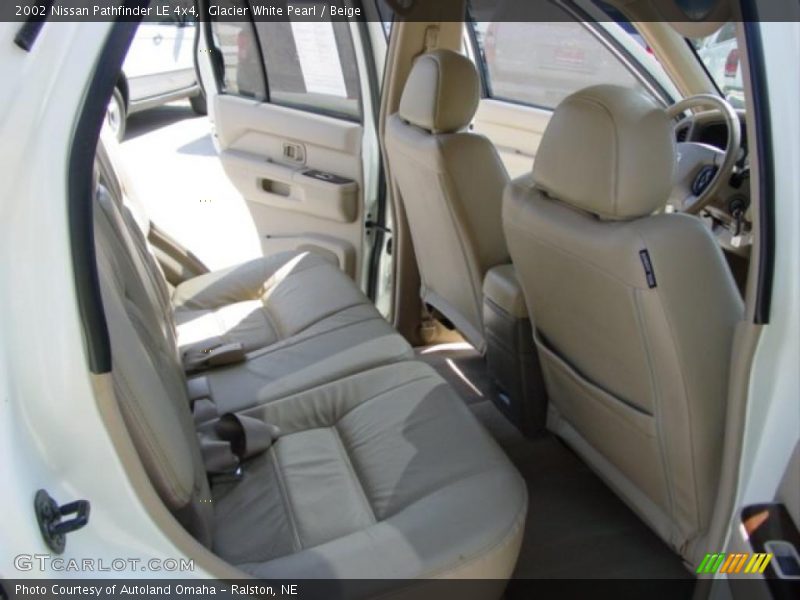Glacier White Pearl / Beige 2002 Nissan Pathfinder LE 4x4