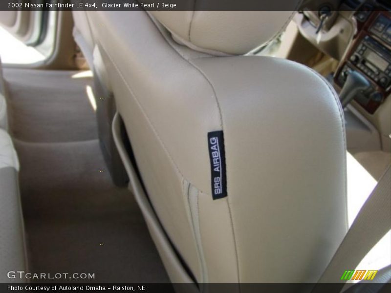 Glacier White Pearl / Beige 2002 Nissan Pathfinder LE 4x4