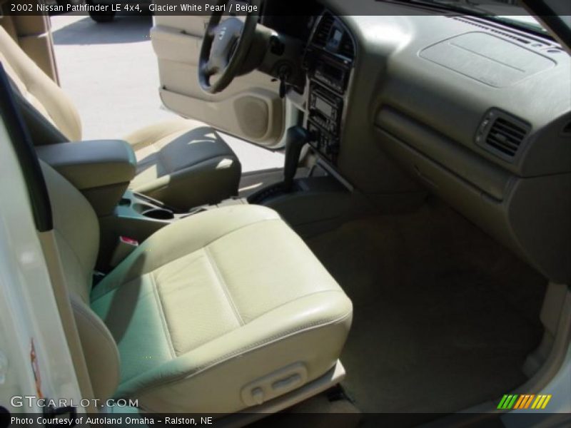 Glacier White Pearl / Beige 2002 Nissan Pathfinder LE 4x4