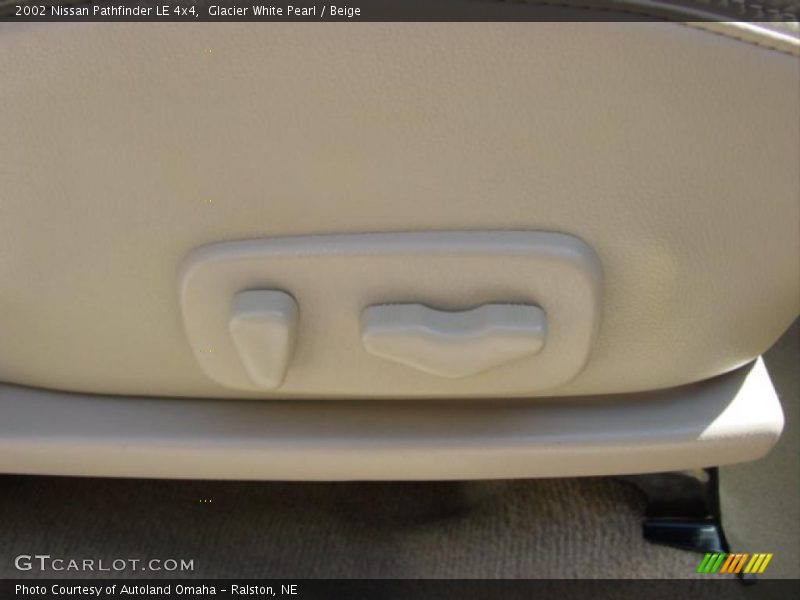 Glacier White Pearl / Beige 2002 Nissan Pathfinder LE 4x4