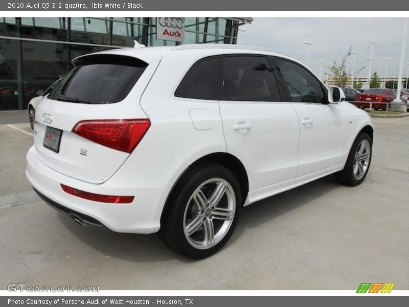 Ibis White / Black 2010 Audi Q5 3.2 quattro