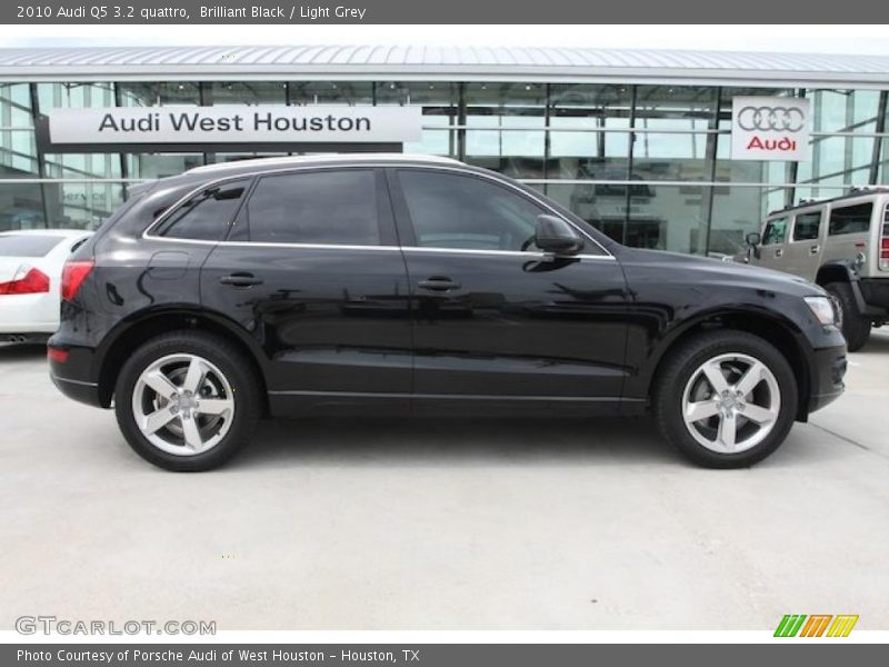 Brilliant Black / Light Grey 2010 Audi Q5 3.2 quattro