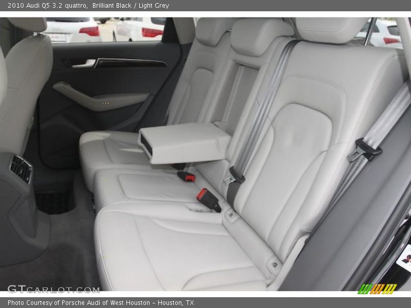 Brilliant Black / Light Grey 2010 Audi Q5 3.2 quattro